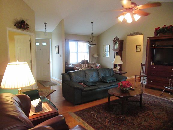 2nd image of 115 Sunshine Dr