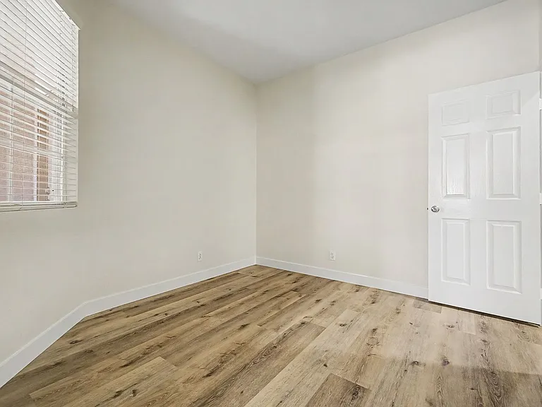 571 Kavanagh Pl — Photo 27