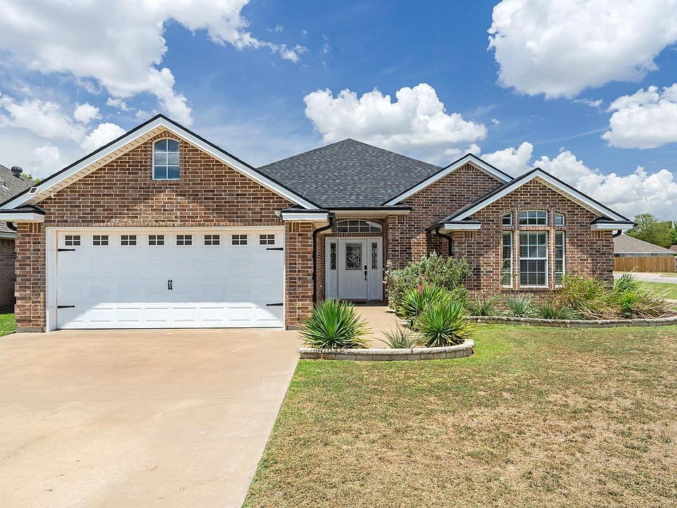 1st image of 1065 Colonnade Dr