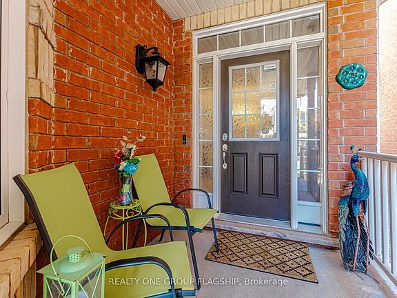 4th image of 715 Casarin Cres