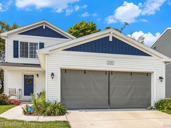 2793 Sycamore River Dr, Fowlerville, MI 48836