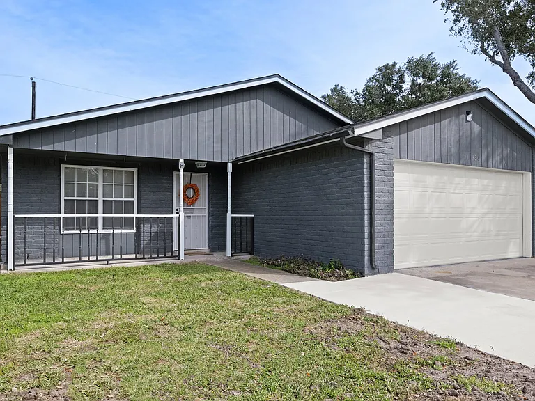 11934 Hearn Rd — Photo 1