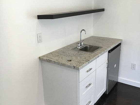 4th image of 823 Espanola Way #4