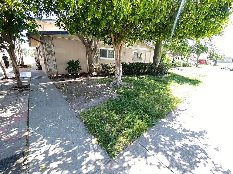 341 Lansing Cir #A — Photo 20