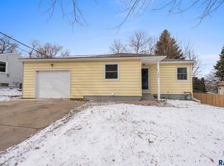 1005 S Tabbert Cir, Sioux Falls, SD 57103