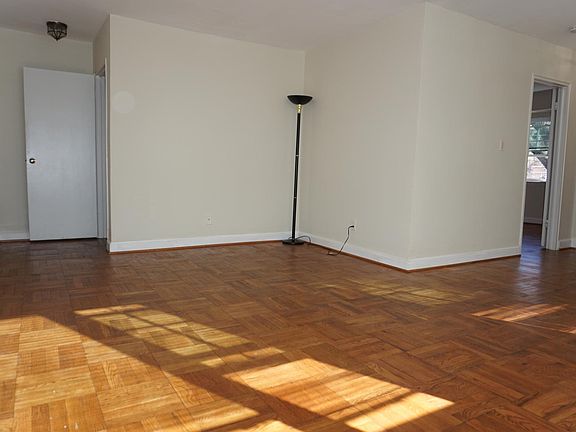 5th image of 1322 Fort Myer Dr APT 935
