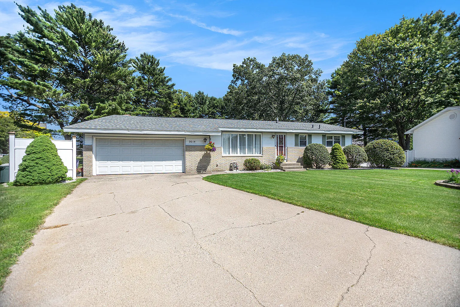 3014 Griesbach St photo 1