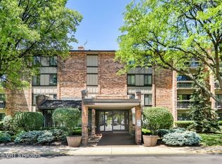301 Lake Hinsdale Dr APT 107, Willowbrook, IL 60527