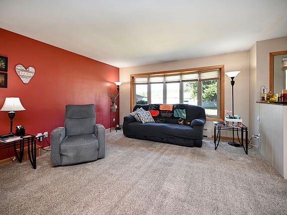 3rd image of 308 Emherst St