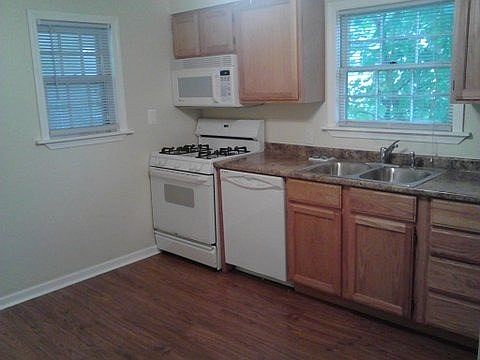 4th image of 1822 Midway Dr