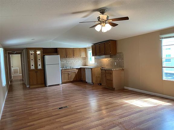 4th image of 7 W Walnut Lake Dr
