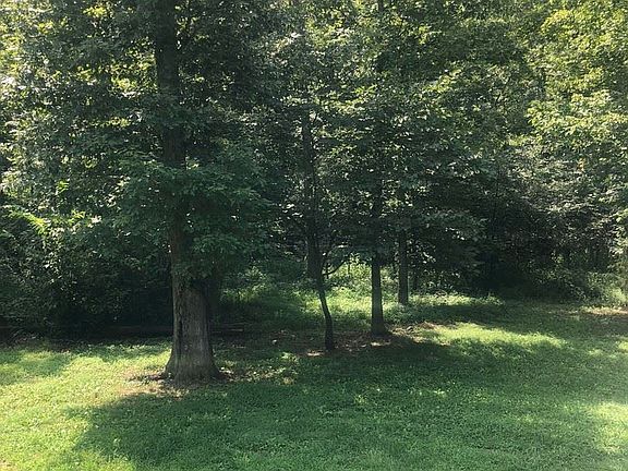 3rd image of 174 Lakebrook Dr