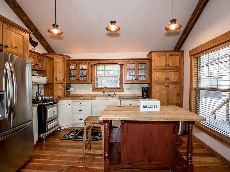 1447 N Prairie View Rd — Photo 11