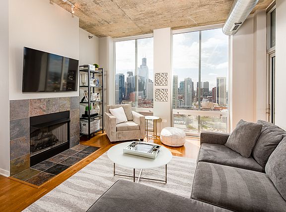 3rd image of 700 N Larrabee St APT 1910