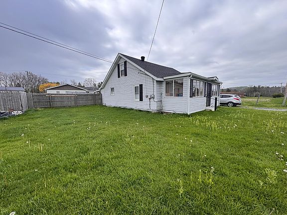 3rd image of 124 Pine St