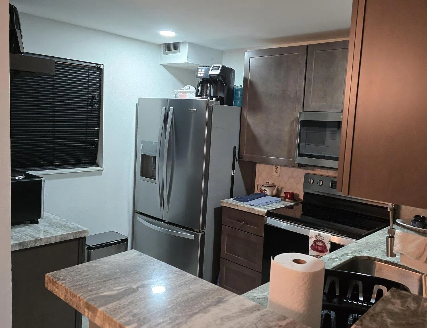 1 bed, 1.0 bath, 748 sqft, $1,300 — Photo 3