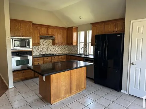 4400 Southbend Dr, Fort Worth, TX 76123