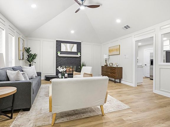 3rd image of 905 Timber Valley Cir