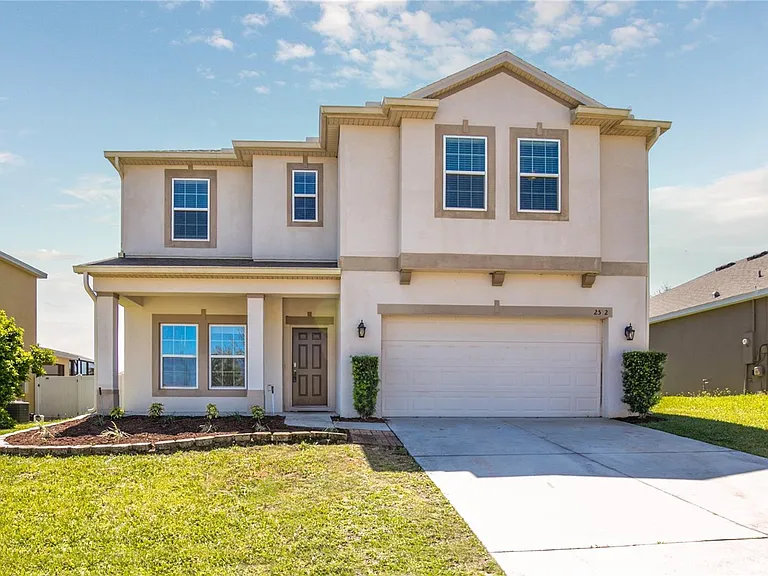2572 Limerick Cir — Photo 1