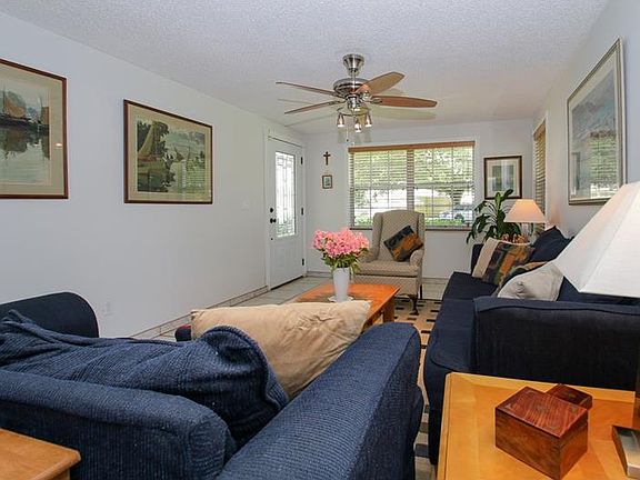 3rd image of 9069 Arndale Cir