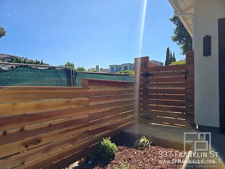 337 Franklin St — Photo 12
