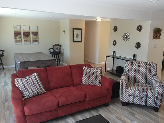 2nd image of 933 Belmont Pl