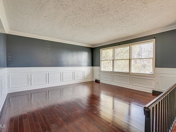 4th image of 929 Starling Dr