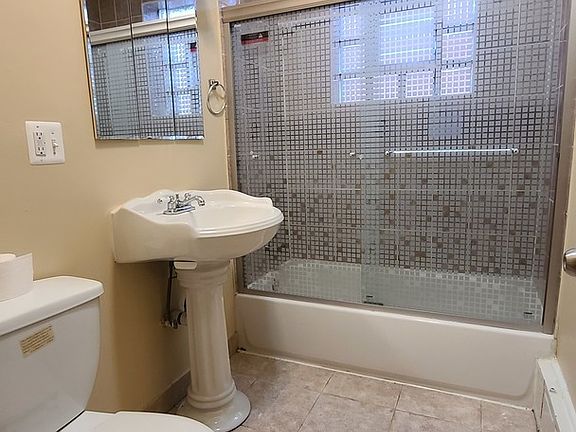 5th image of 2550 N Neva Ave #1