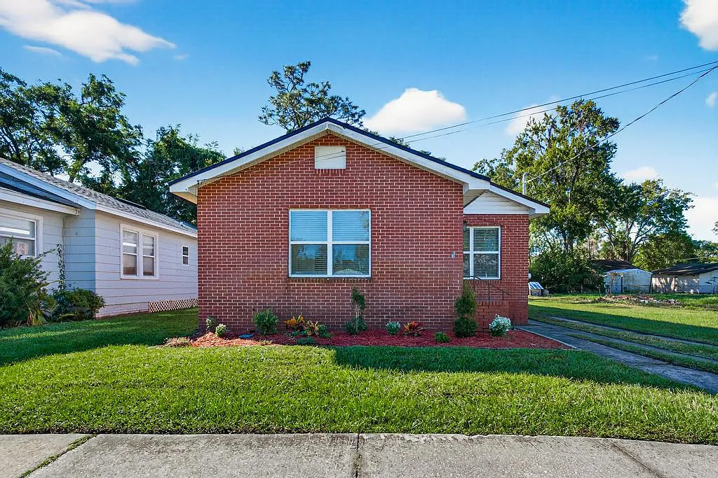 2 bed, 1240 sqft, $1,800 — Photo 3