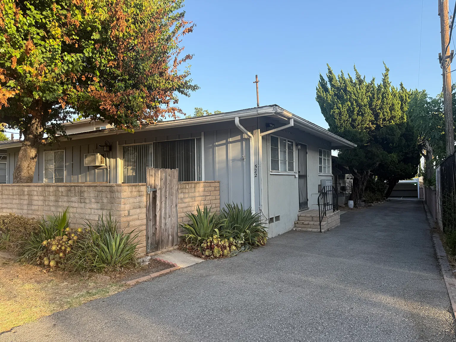 522 Linwood Ave — Photo 1