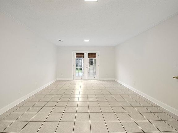 5th image of 4713 Laplace St