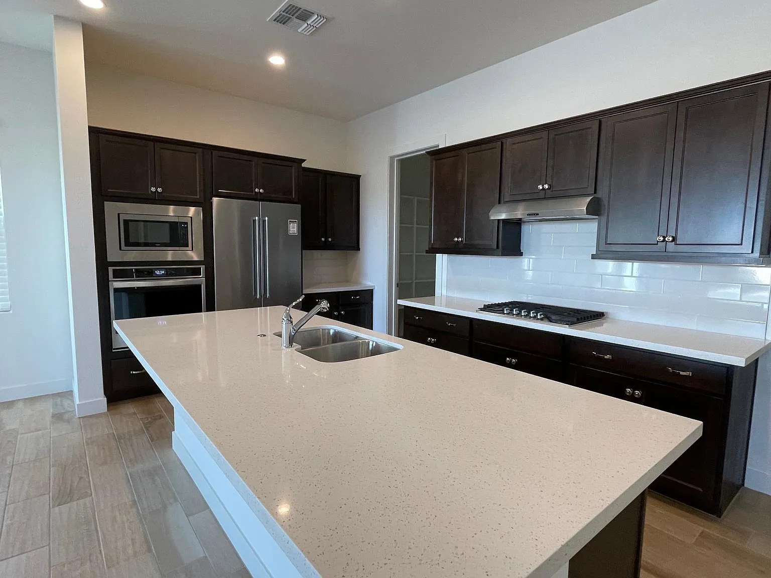 11533 N Luckenbach St — Photo 4
