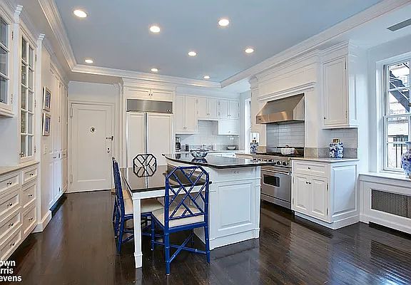 3rd image of 117 E 72nd St #3E