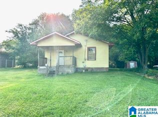 271 7th St NE, Graysville, AL 35073
