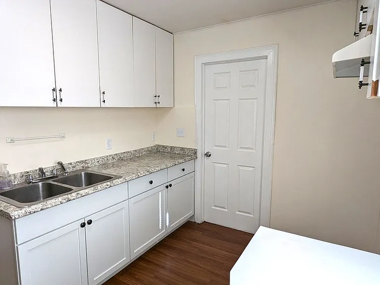 2284 Austin St — Photo 4