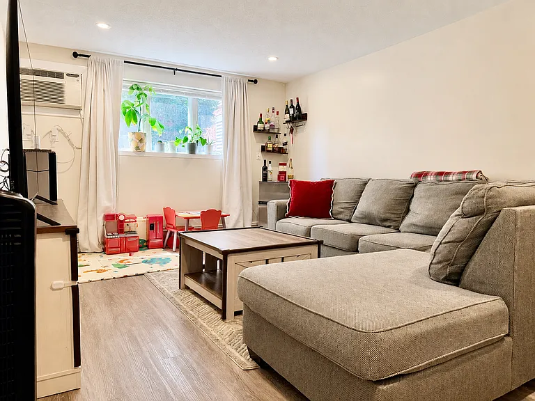 21 Greenwood St #3 — Photo 1