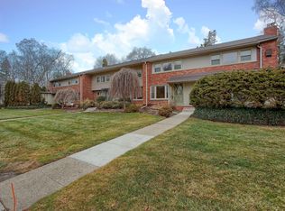 1053 Putney St, Birmingham, MI 48009