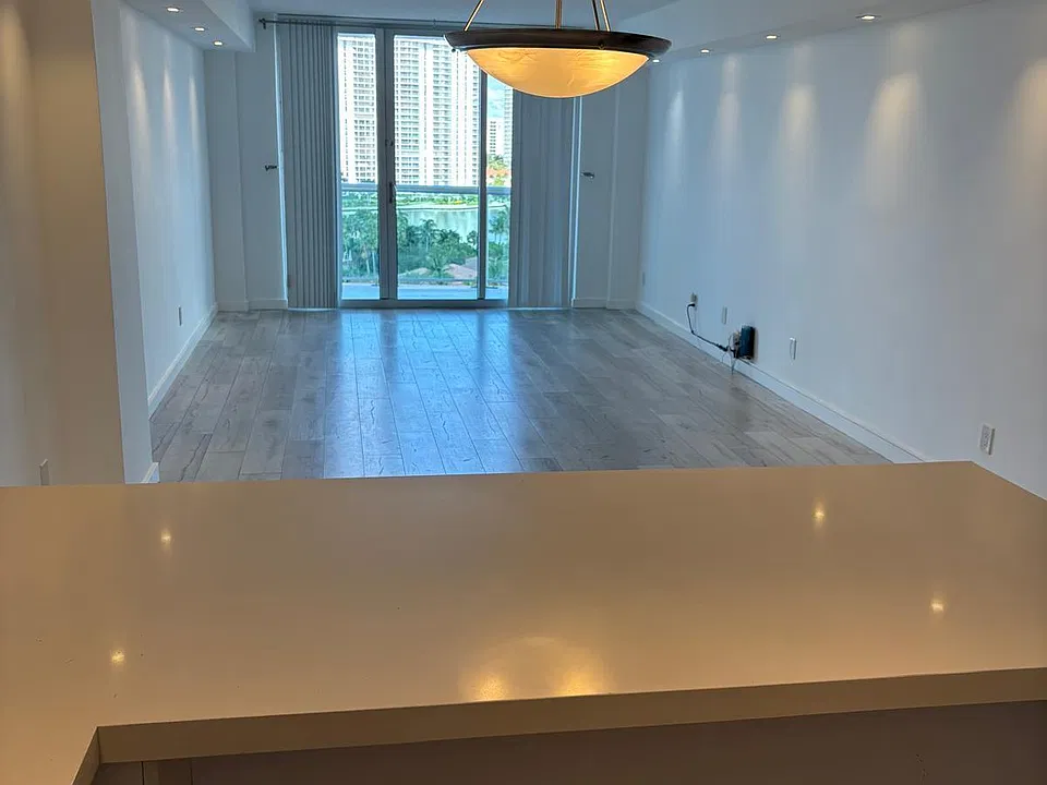 19370 Collins Ave #1224