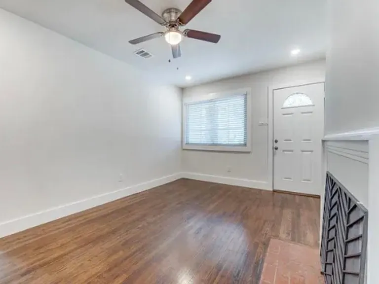 1406 Harlandale Ave — Photo 4