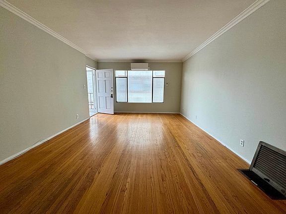 5th image of 3912 1/2 Prospect Ave