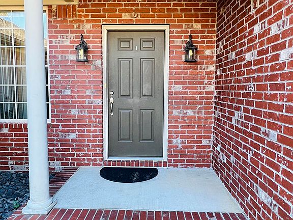 2nd image of 172 Thornwood Ln