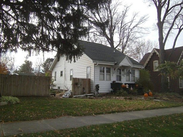 2nd image of 620 E Grand River Ave
