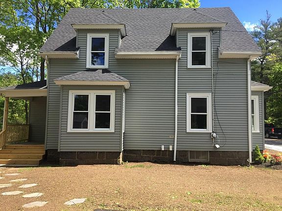 4th image of 320 Essex St