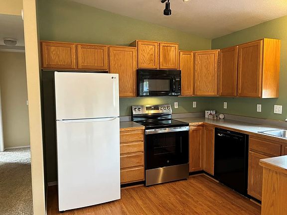 3rd image of 502 20th Ave W
