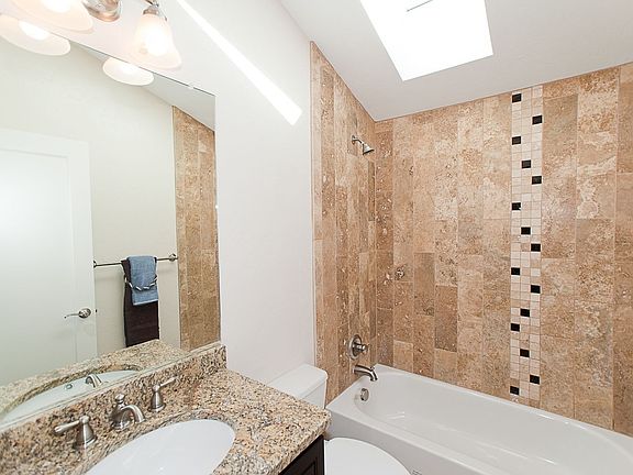 4th image of 2083 N Glencoe St