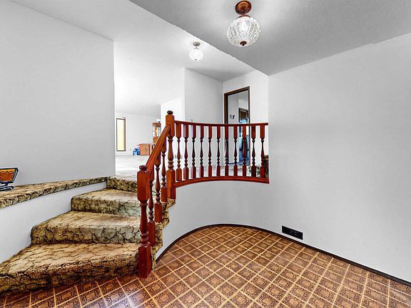 3rd image of 2117 180th St