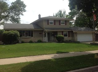 2327 W Clayton Crest Ave, Milwaukee, WI 53221