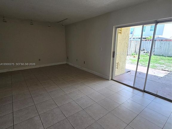 5th image of 932 W 80th Pl