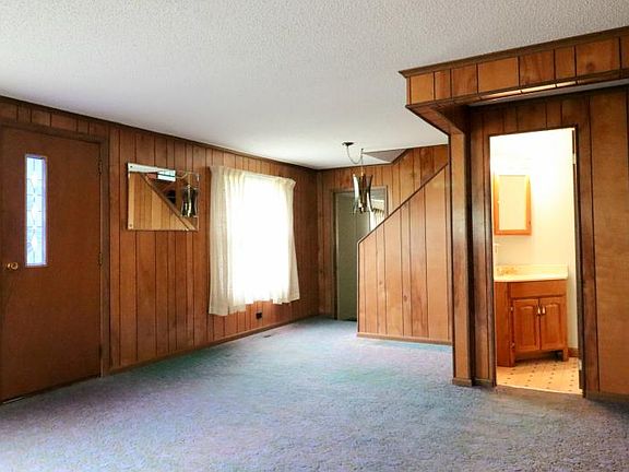 5th image of 4710 Mackenzie Rd