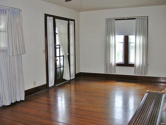 5th image of 2731 Hillcrest Ter
